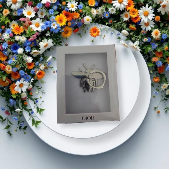 Dior Women's Ring Stand Silver Bee 1.8 x 2 inches